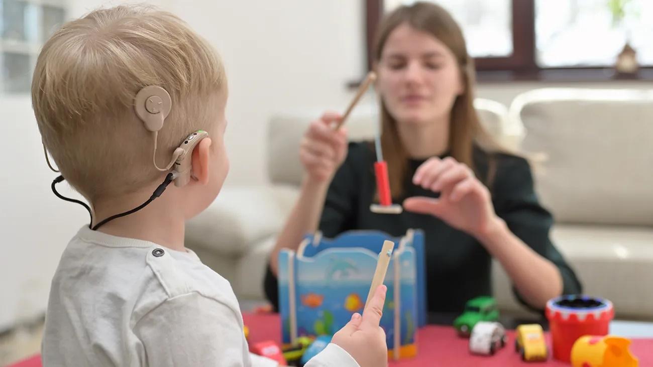 Навчання глухих дітей Навчання слабочуючих дітей Обучения глухих детей Обучение слабослышащих детей